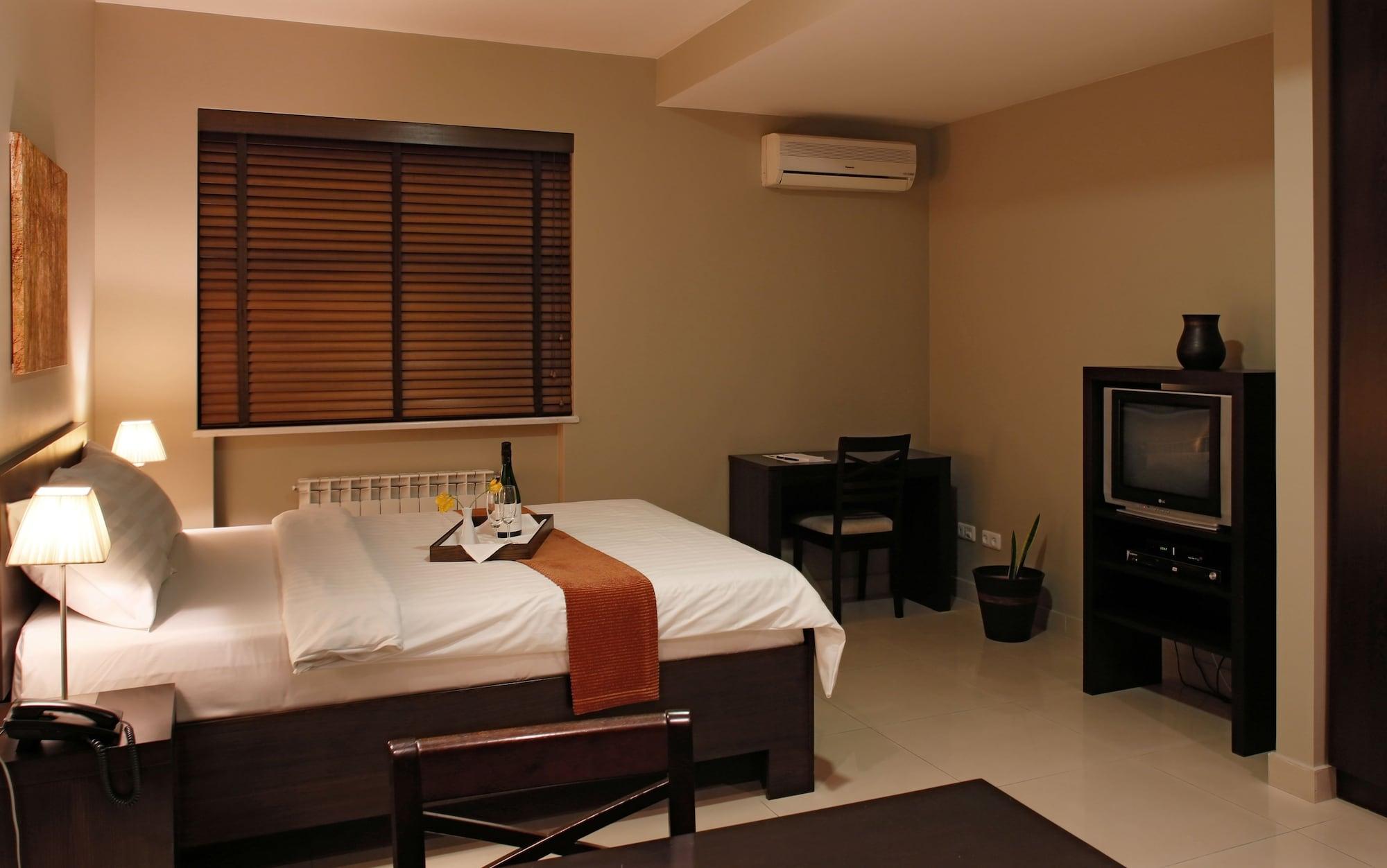 Hotel Meg Jerevan Buitenkant foto