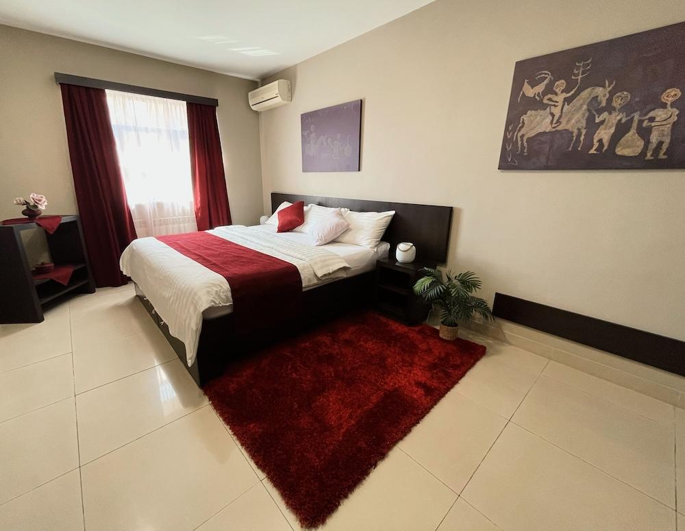 Hotel Meg Jerevan Buitenkant foto