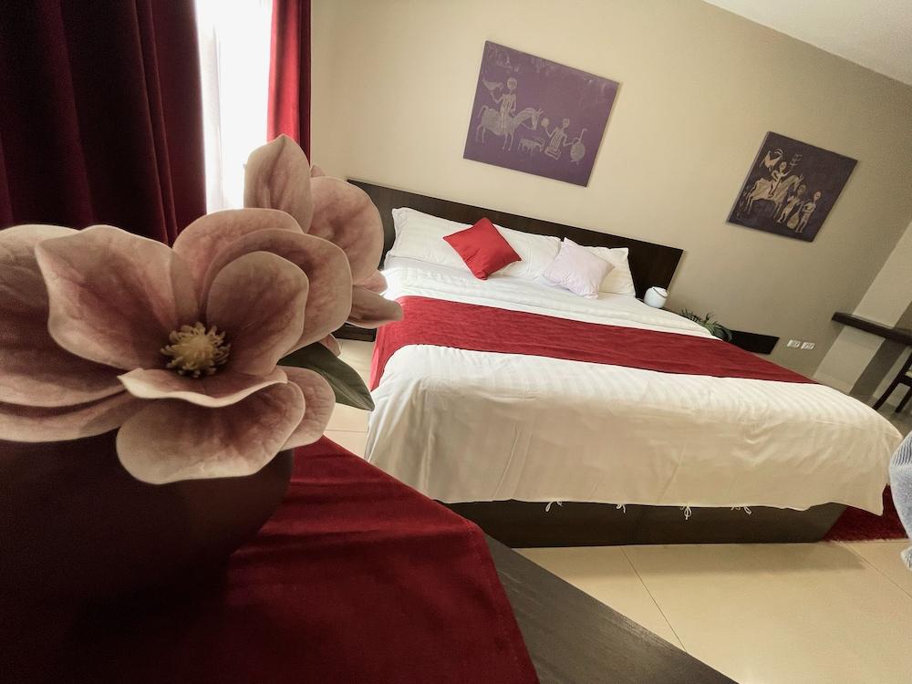 Hotel Meg Jerevan Buitenkant foto