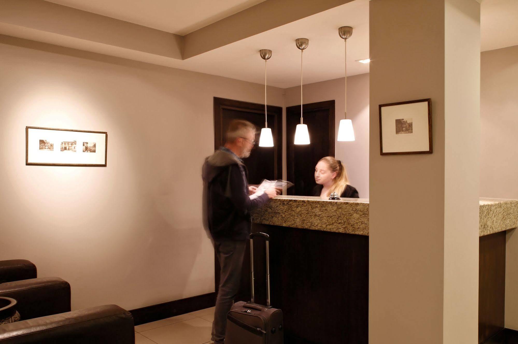 Hotel Meg Jerevan Buitenkant foto