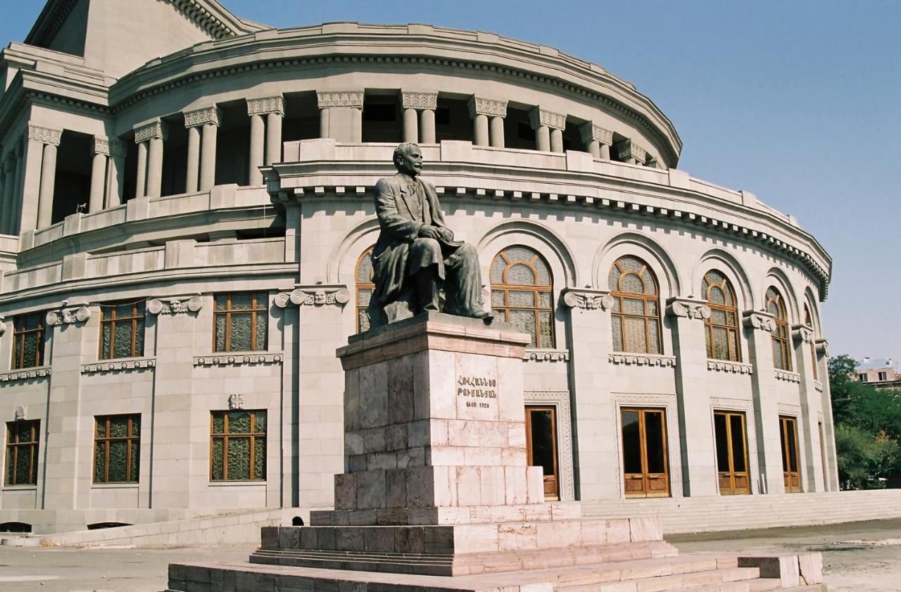 Hotel Meg Jerevan Buitenkant foto